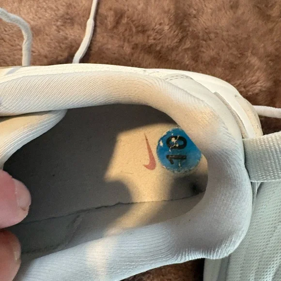 Nike Women’s size 10 Air Max Portal Sneaker White w Pink accents Excellent Cond! - Picture 7 of 8